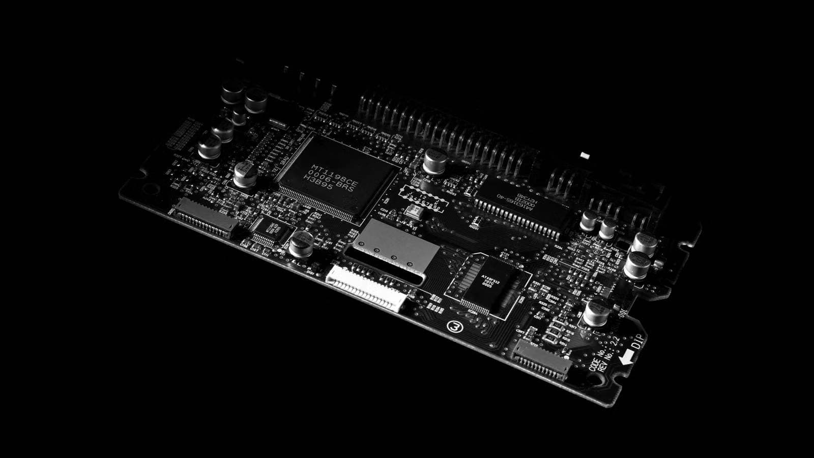 Memory Chip Stocks or Enterprise Storage Stocks? A Comparison of Business Models, Cycles, and Risks