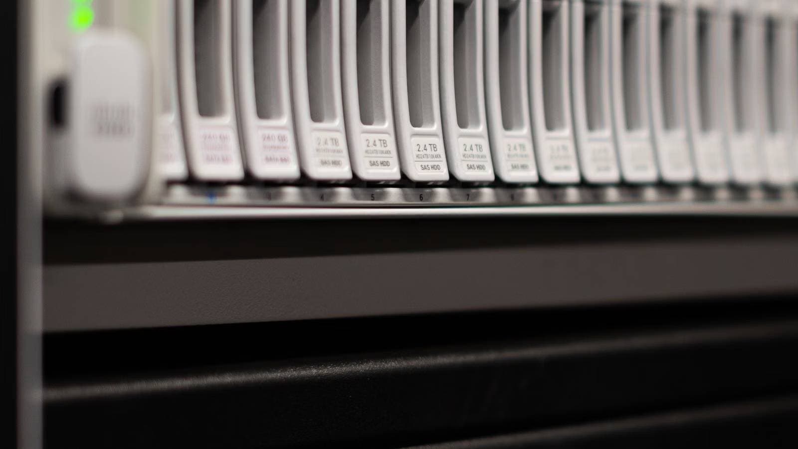 WDC vs. STX: Which HDD Giant Is More Dependent on Cloud Customers? A Comparison of Customers, Products, and Cash Flow