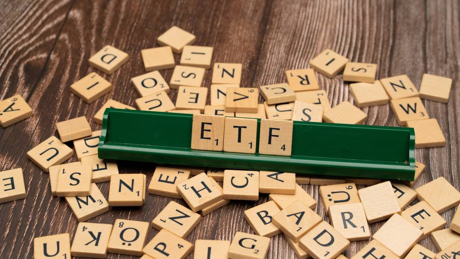 AI 半导体 ETF 怎么选?SMH、SOXX 与 AI 芯片龙头持仓对比