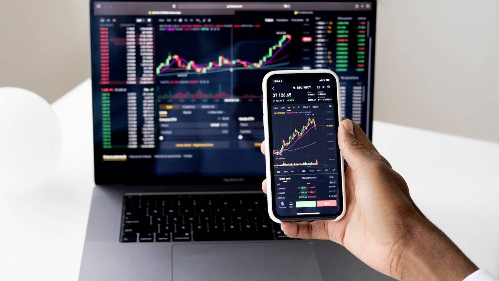 AI 股票是不是涨太多了？从估值、CAPEX 和盈利兑现看风险