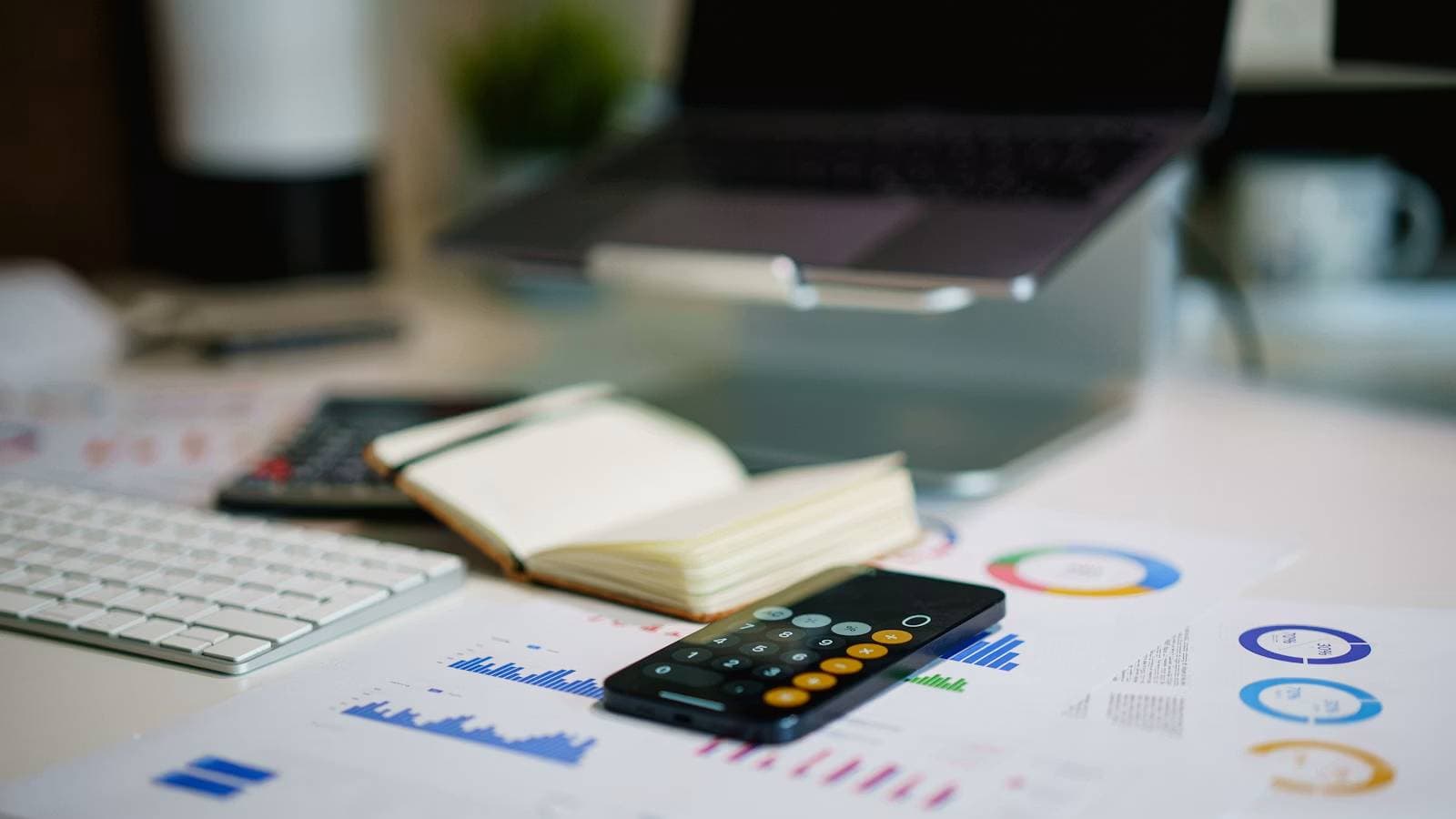 P/E Ratio or Free Cash Flow? A Valuation Framework for IBM, Oracle, Accenture, and Microsoft