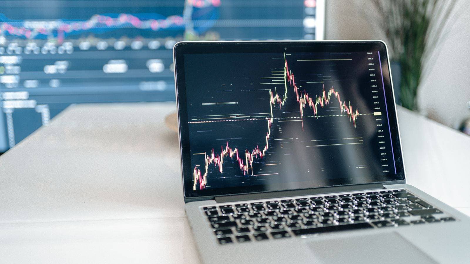 DCA vs. Grid Trading in Crypto: Key Differences, Costs, and Risks